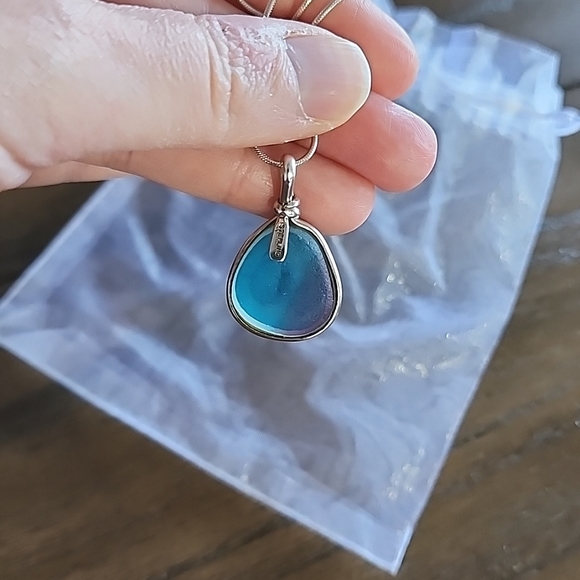 Sterling silver genuine RARE blue seaglass necklace - Picture 4 of 6